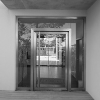 Porte d’entrée contemporaine.</p>